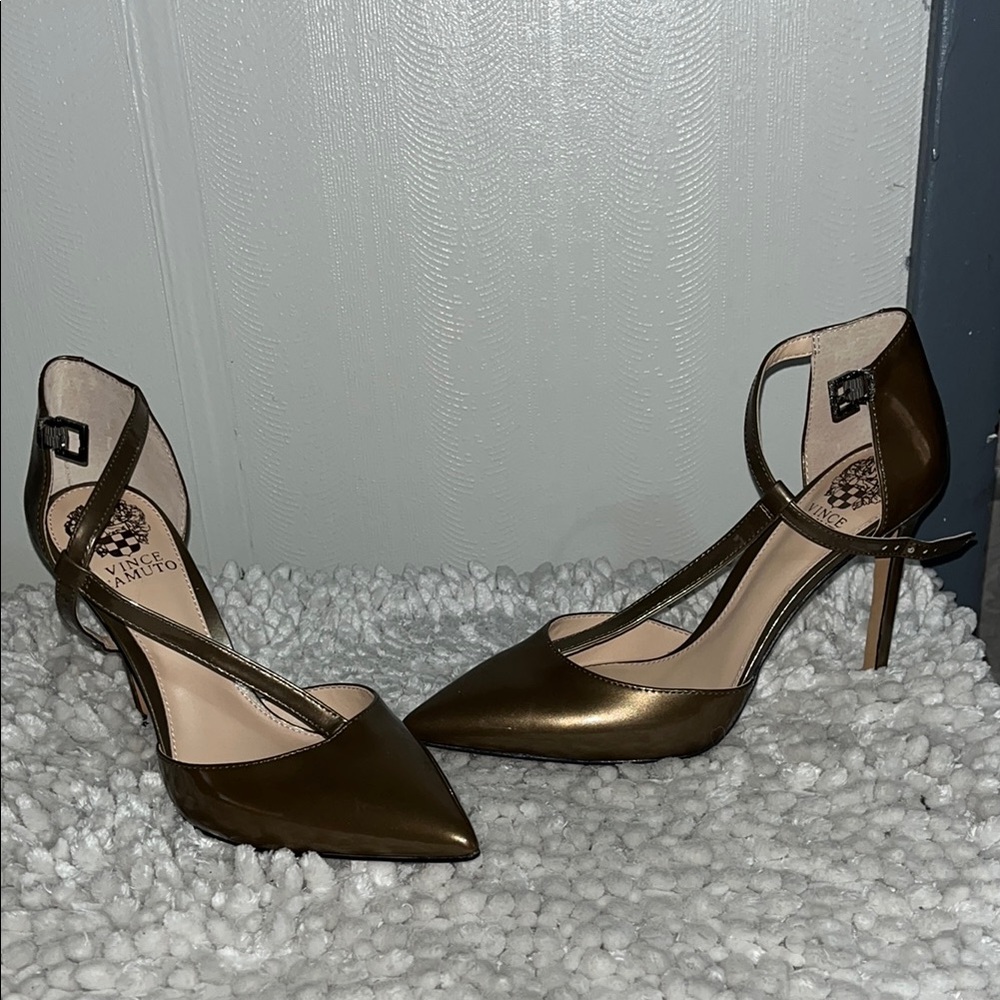 Vince Camuto Women's putty fine patent Heels